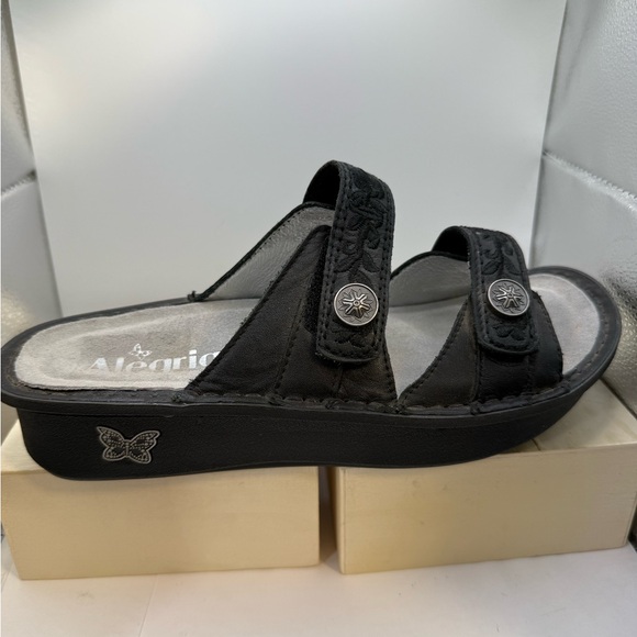 ALEGRIA VIOLETTE BLACK LEATHER SANDALS EMBOSSED DESIGN. Size EU 38. 7.5 NEW - Picture 4 of 14